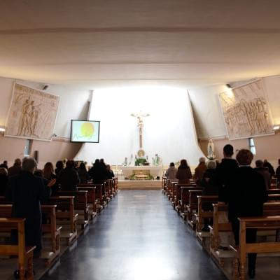 Interno della parrocchia Cristo Re dei padri gesuiti a Pescara