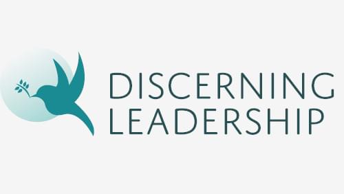 Logo del programma Discerning Leadership per la formazione alla leadership ignaziana