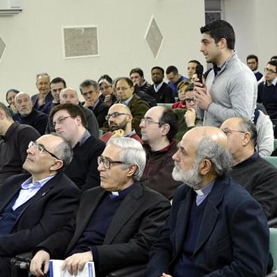 Un momento di un dibattito presso la Pontificia Facoltà Teologica dell'Italia Meridionale, Sezione San Luigi
