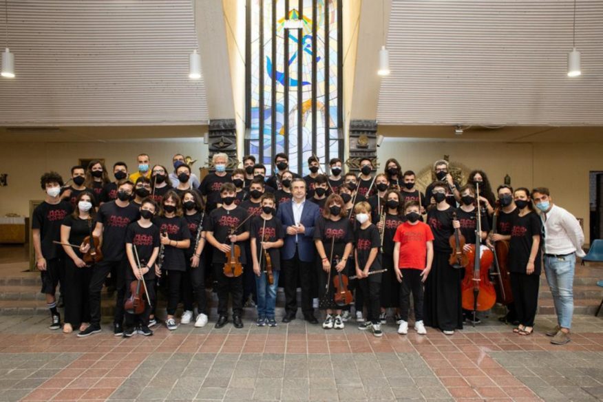 The orchestra of the Musica Libera Tutti project in Scampia with Director Riccardo Muti