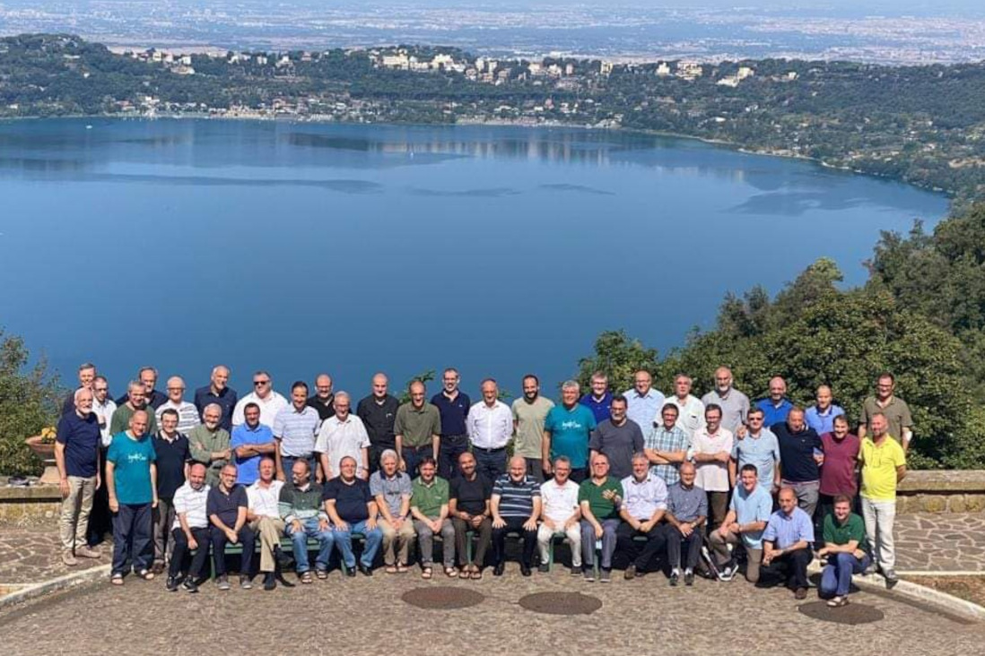 Foto di gruppo dei padri gesuiti che hanno partecipato alla prima Congregazione Provinciale della Provincia Euro-Mediterranea