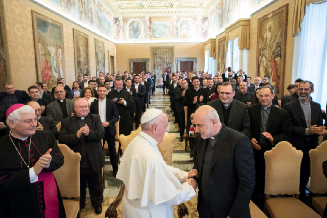 P. Francesco Beneduce SJ, gesuita, nuovo vescovo ausiliare di Napoli, durante la visita del Papa al Seminario di Posillipo