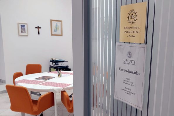 Veduta interna del nuovo centro di ascolto della Provincia Euro-Mediterranea dei gesuiti